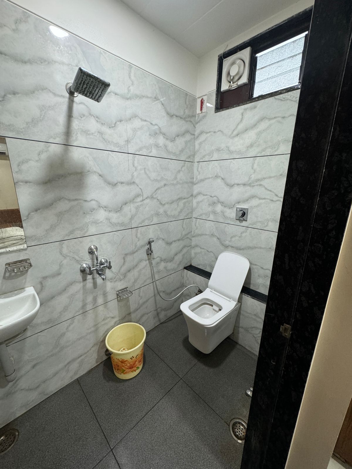 Hotel Vansh - Tap to explore photos