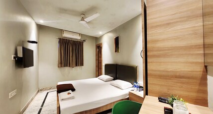 Hotel The Crest Room Type - Deluxe AC Room with Free Wifi
