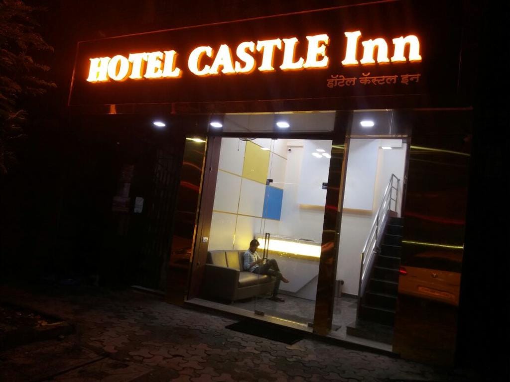 Hotel Castle Inn - Tap to explore photos