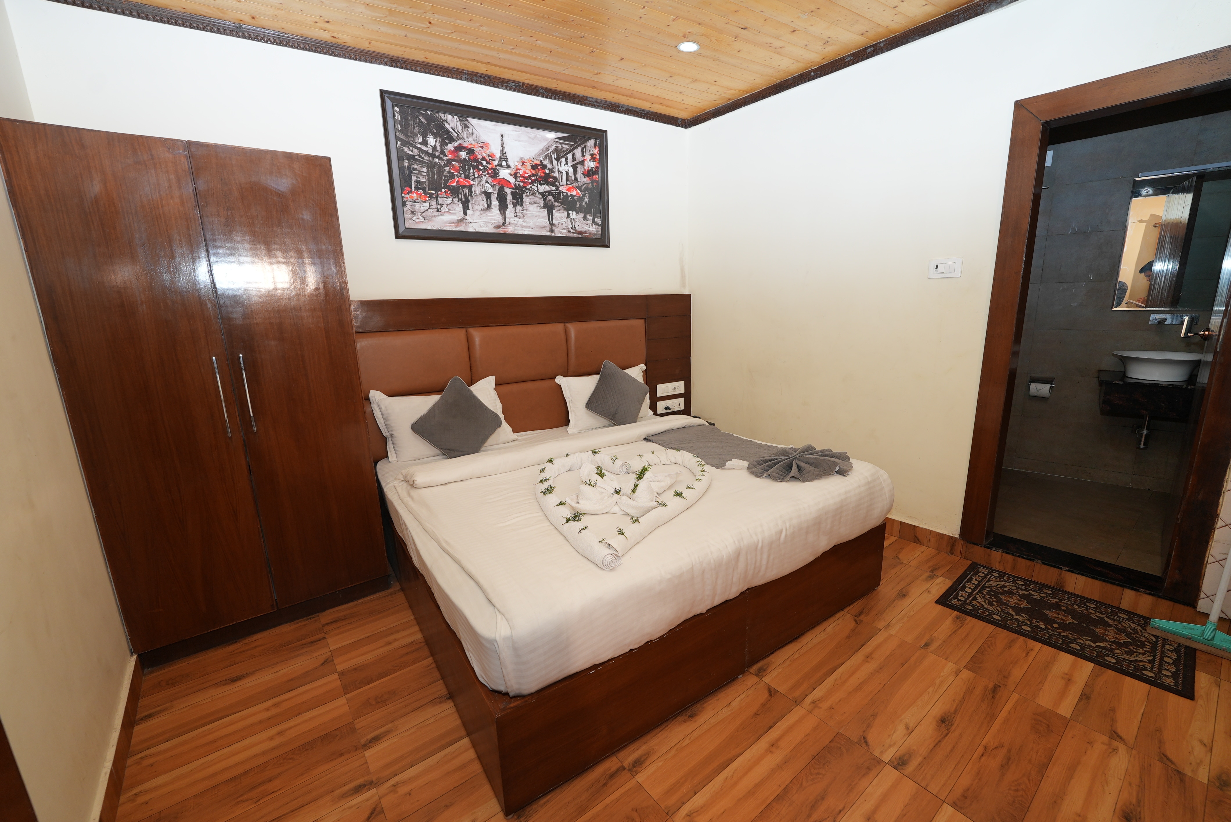 DALLAS EXPRESS HOTEL ( MUSSOORIE ) Mussoorie - Reviews, Photos & Offer