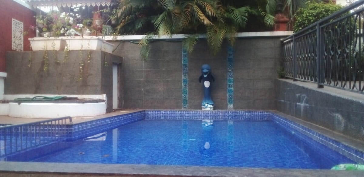 1BHK with Balcony & Pool, Near Candolim Beach - Tap to explore photos