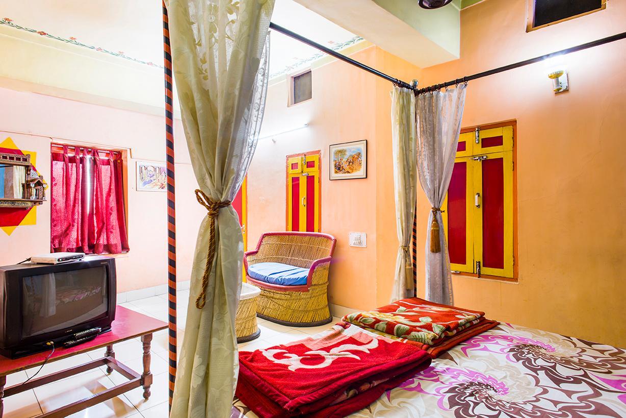 Govind Hotel - Tap to explore photos