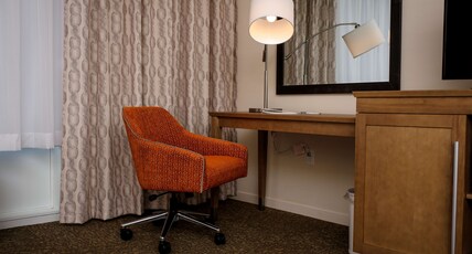 Hampton Inn & Suites Truro, NS Room Type - 2 QNS ACCESSIBLE W TUB NS