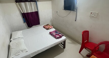 Aradhya Guest House Room Type - 112 Ac double