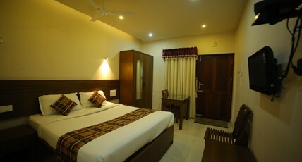 GLOBAL BACKWATERS RESORTS Room Type - Executive Room (Lake frontage )