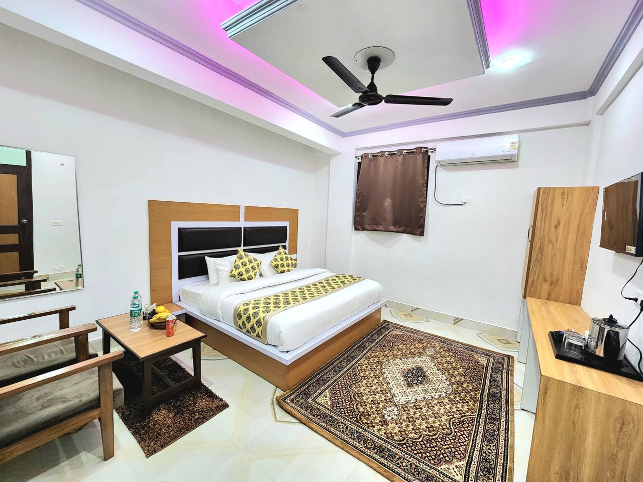 Hotel Snow Light - Tap to explore photos