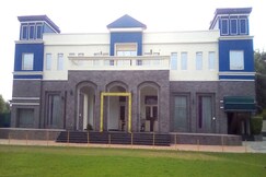 Golden Palms Resort