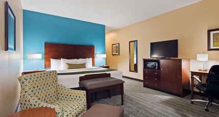 Best Western Plus Patterson Park Inn Room Type - 1 King Bed, Non-Smoking, Microwave And Refrigerator, 39 Inch Led Television, High Speed Internet, Fu Best Western Plus Patterson Park Inn Room Type - 1 King Bed, Non-Smoking, Microwave And Refrigerator, 39 Inch Led Television, High Speed Internet, Fu