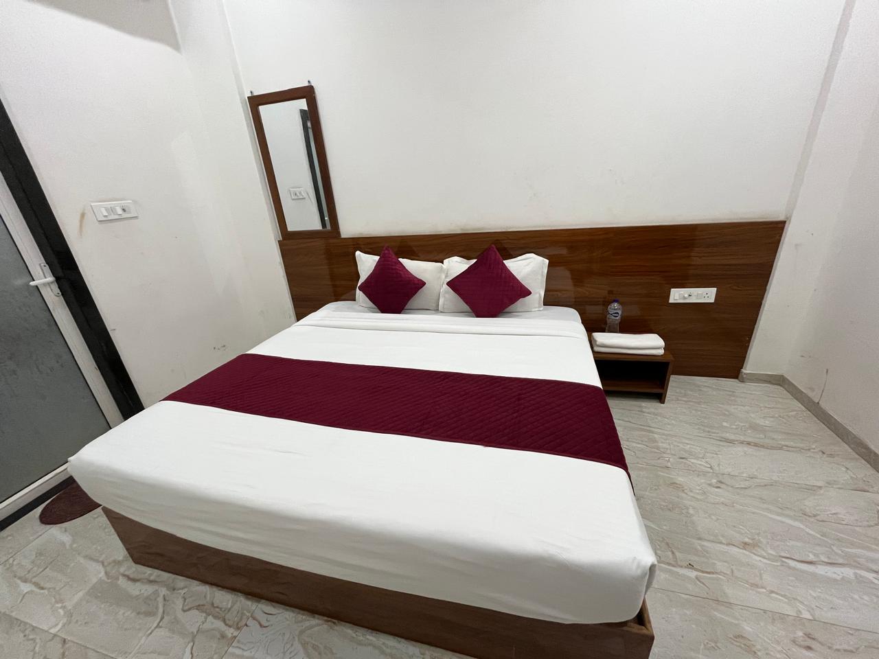 Hotel Welcome - Tap to explore photos