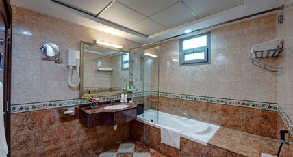 Howard Johnson Plaza by Wyndham, Dubai Deira Room Type - 2 Twin Beds, Deluxe Room, Non-Smoking