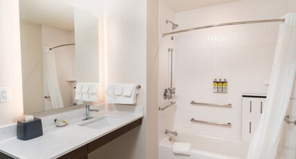 Staybridge Suites TEMECULA - WINE COUNTRY, an IHG hotel Room Type - 2 King Beds 2 Bdrm Ste Mobil Access Tub