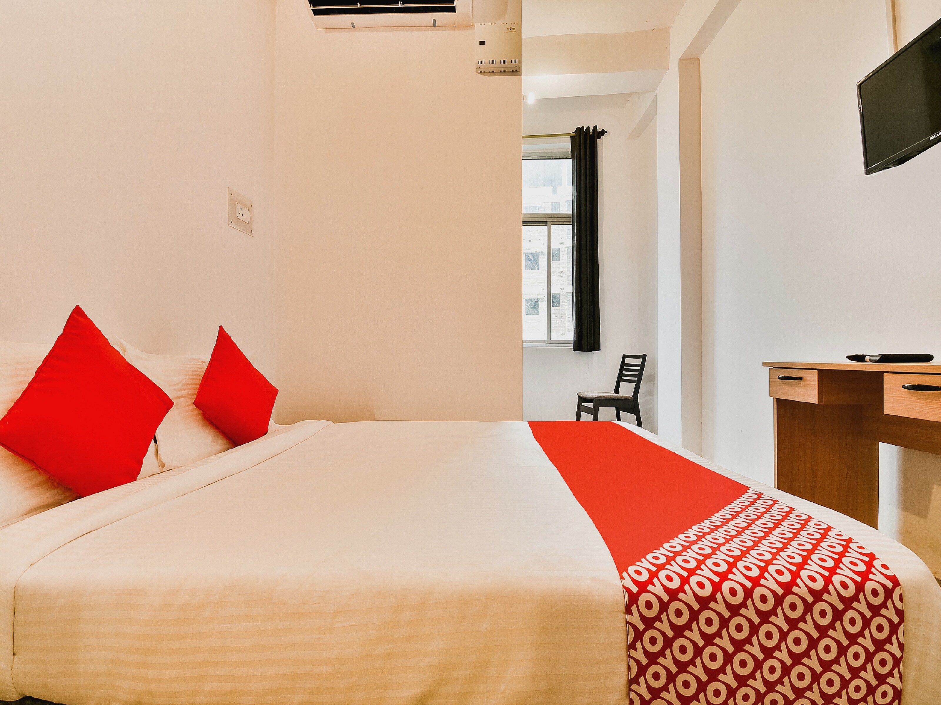 Falship OYO Hotel Capital Pearl - Tap to explore photos