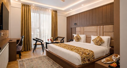 Hotel Twin Towers By Defoy Room Type - Executive Room With Balcony - Forest View Hotel Twin Towers By Defoy Room Type - Executive Room With Balcony - Forest View