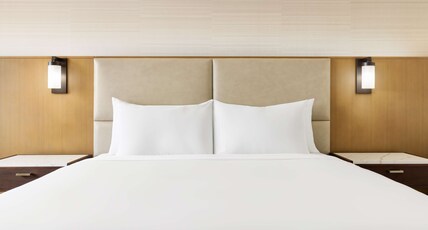 Hotel Santiago, Curio Collection by Hilton Room Type - 1 KING BED MOUNTAIN VIEW