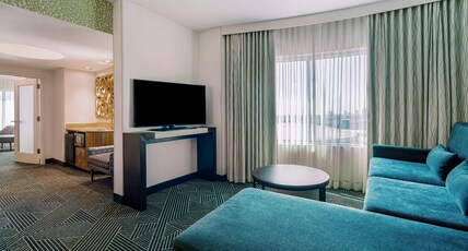 Embassy Suites Houston Downtown Room Type - 2QN CNR STE MOB HR ACC TUB