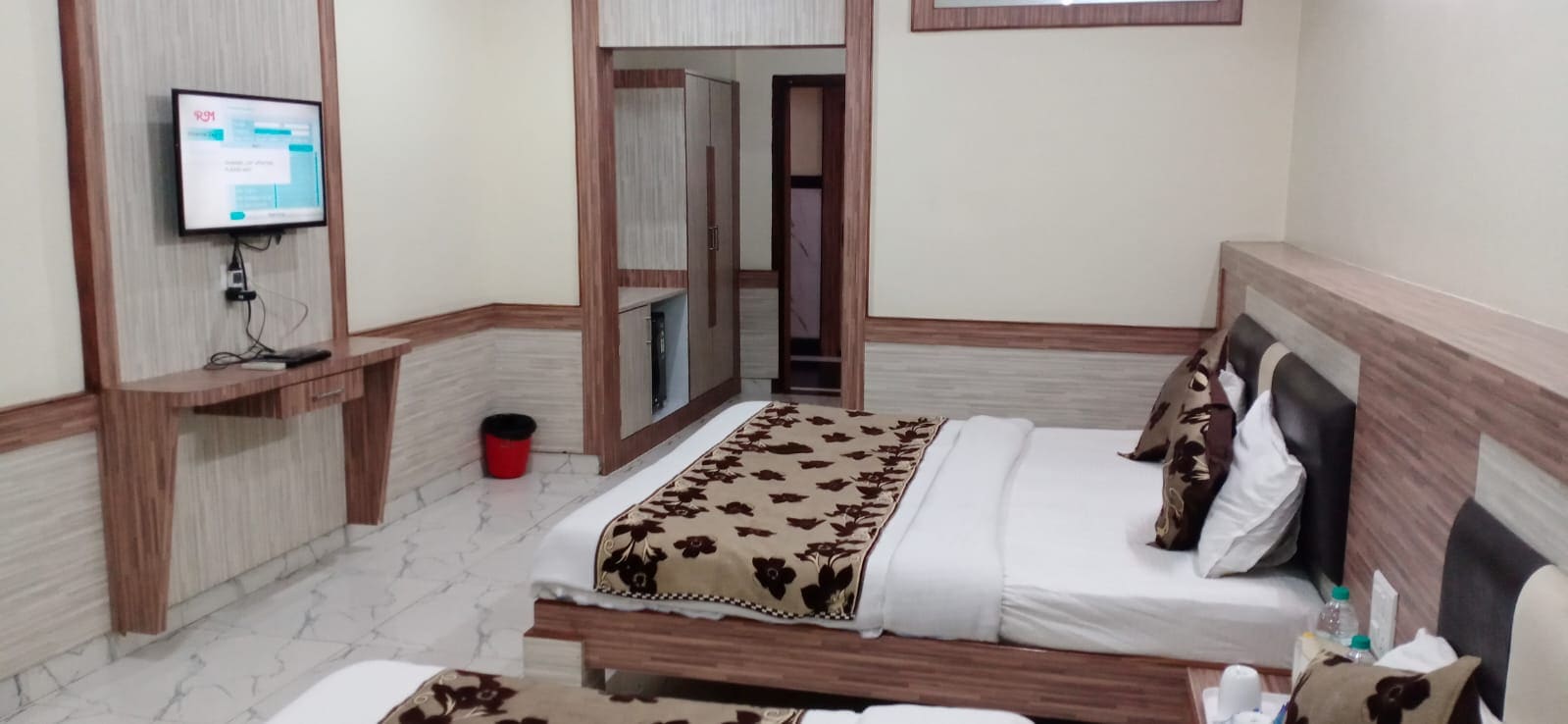 Hotel Metro Inn - Tap to explore photos