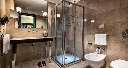 Crowne Plaza Milan City Room Type - 2 Single Standard Courtyard View Crowne Plaza Milan City Room Type - 2 Single Standard Courtyard View