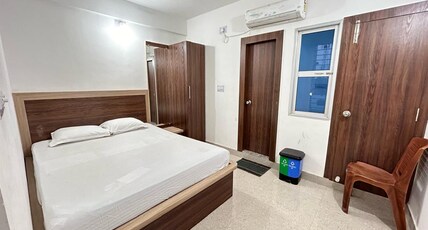 HOTEL SAI RESIDENCY Room Type - Non AC Queen Bed Room