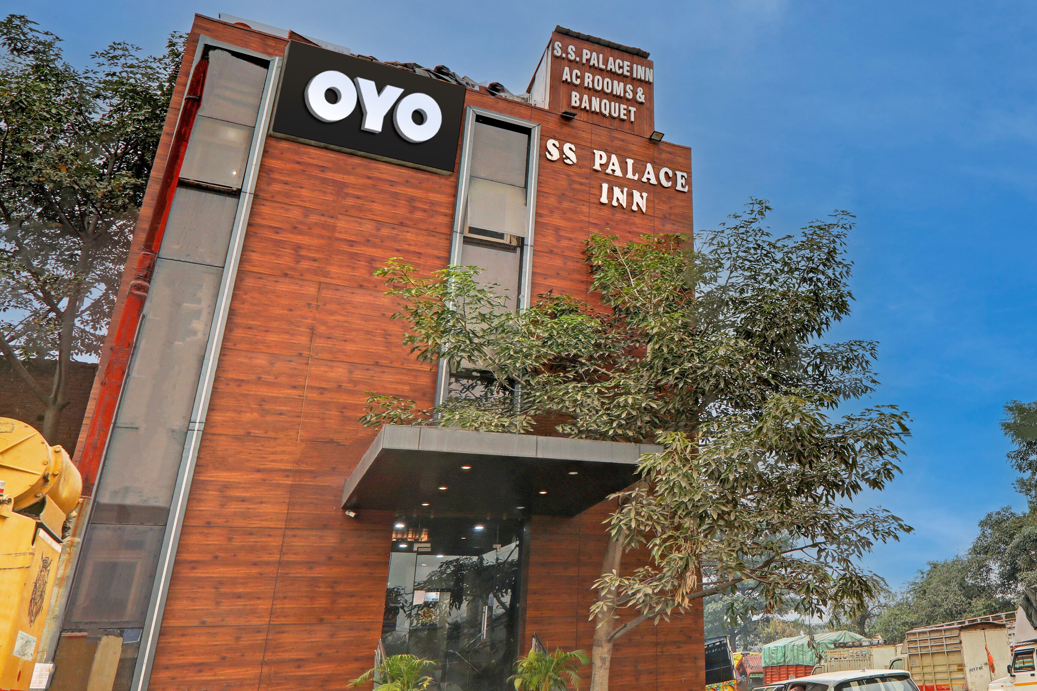 OYO 820240 Ss Palace Inn - Tap to explore photos
