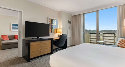 DoubleTree by Hilton Hotel San Diego - Mission Valley Room Type - PARLOR SUITE-1 KING BED
