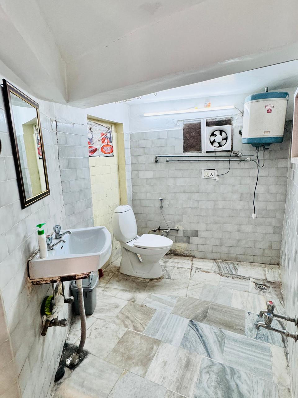 Rustic 2 Bedroom Retreat in Mall road - Tap to explore photos