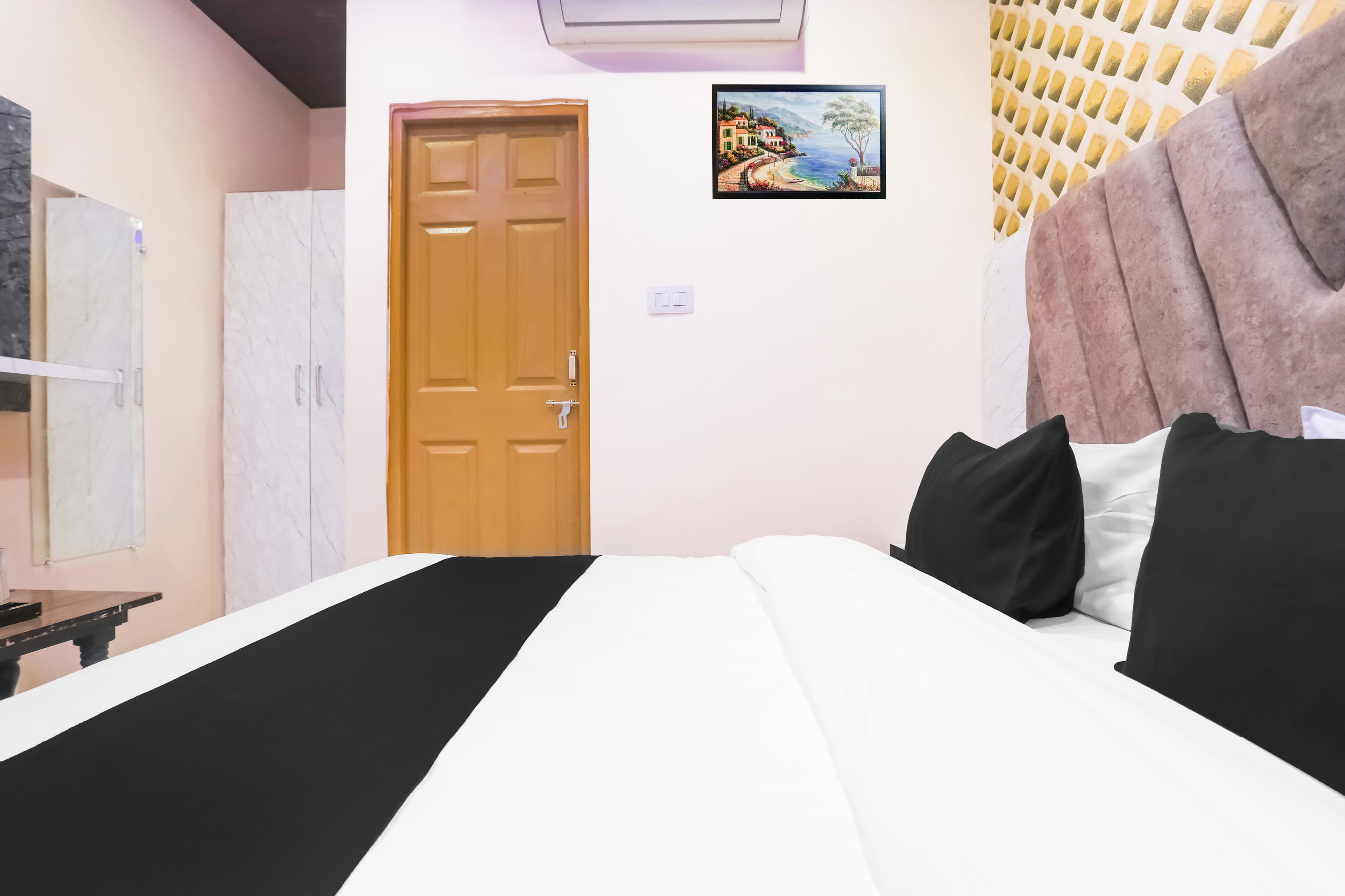 HOTEL O RATRAKSH - Tap to explore photos