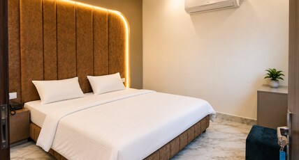 Hindustan Royal Inn Room Type - Deluxe Room with City View Hindustan Royal Inn Room Type - Deluxe Room with City View