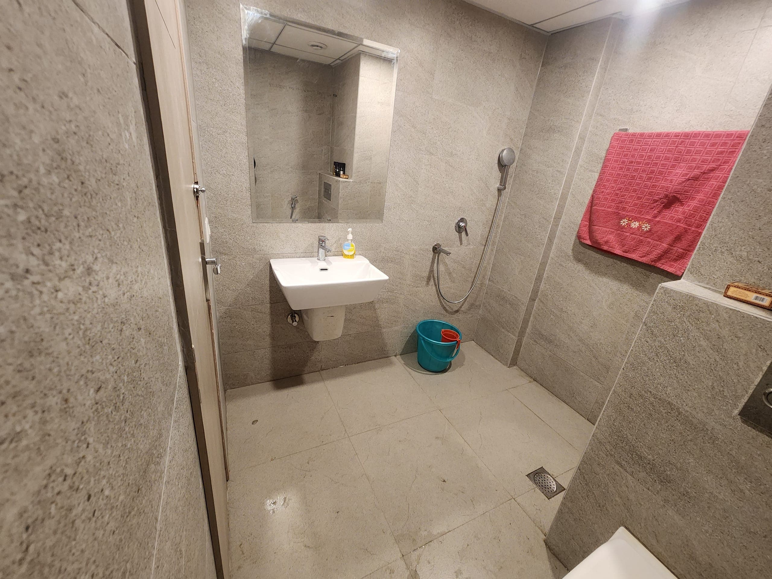 Peaceful Comfortable City Apartment - Tap to explore photos