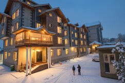 Hotel Home in Paradise !! 5 minutes walk to railway station !!