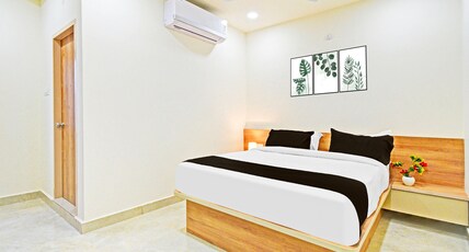 Super Townhouse Oak Kompally Room Type - Super Deluxe Room