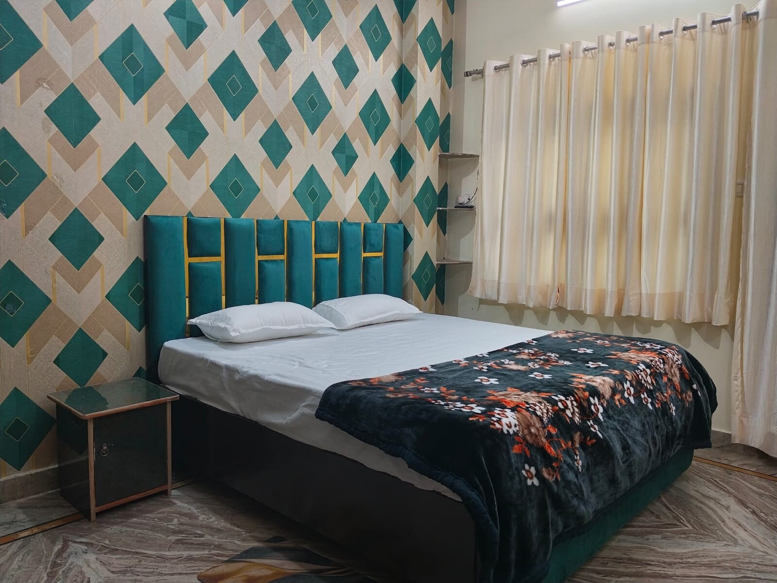 Pinaki Paying Guest House - Tap to explore photos