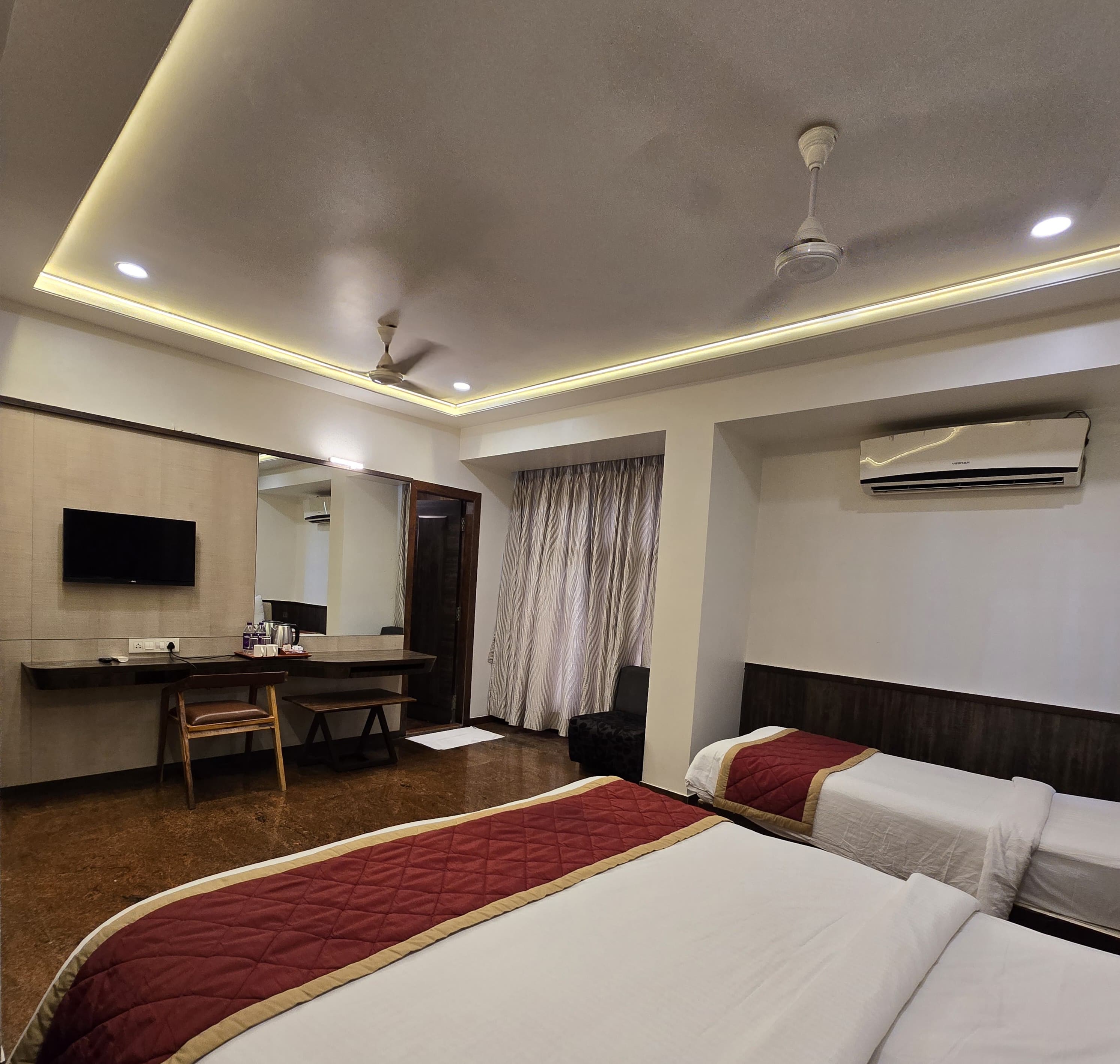 Hotel Center Point - Tap to explore photos