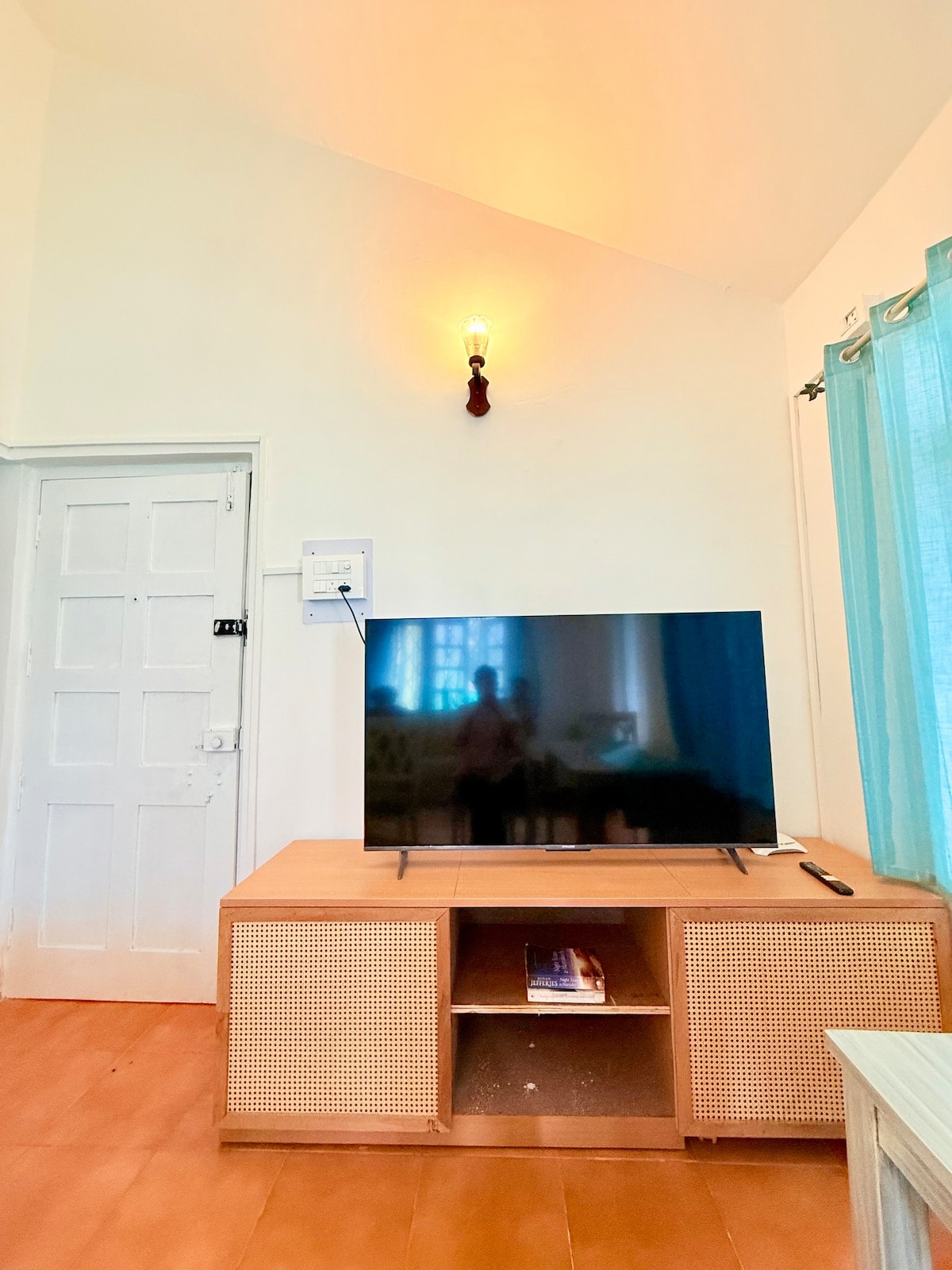 Cozy 1BHK apartment 100 mtr to beach in Candolim - Tap to explore photos