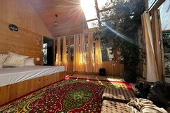 HieSky Treehouse Jibhi