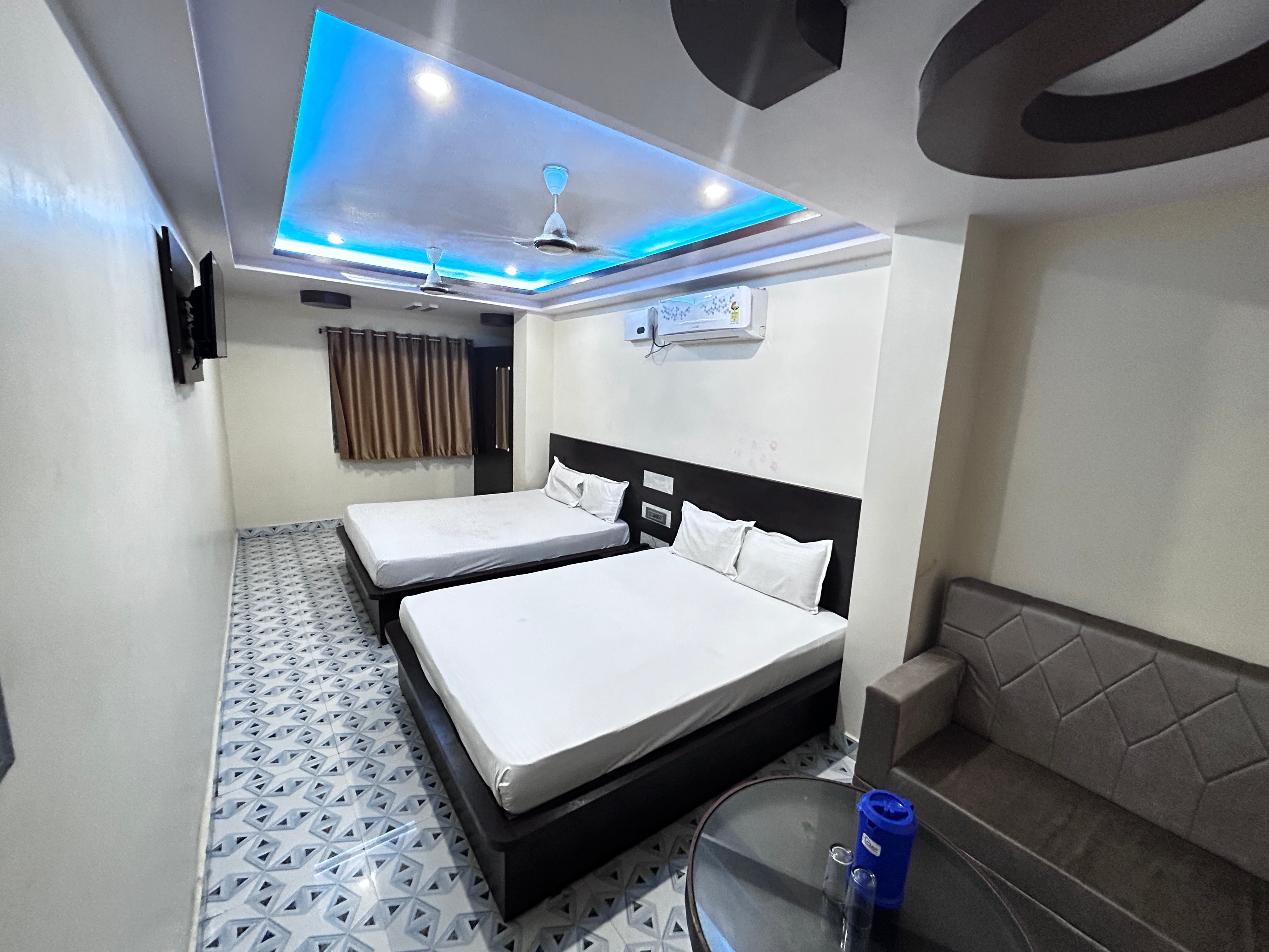 SS Hotel 50 Meters From Gaya Railway Station - Tap to explore photos