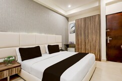 Super Townhouse Hotel Sec- 54 Golf Course Road