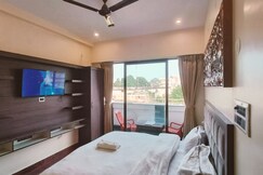 Ratna Hotel And Banquet