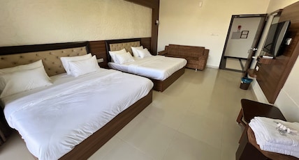 Hotel Rudra Plaza Room Type - FOUR BED FAMILY ROOM
