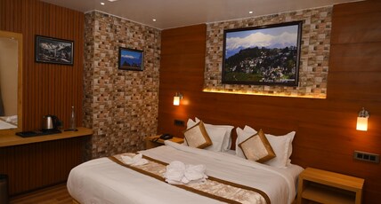 HOTEL GOLDEN POTALA Room Type - DELUXE SUNSHINE DOUBLE