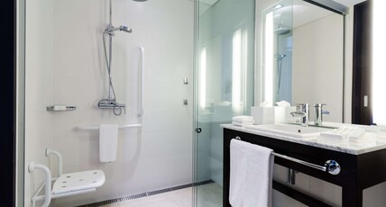 Hampton by Hilton Montevideo Carrasco Room Type - 1 KING ACC ROLL IN SHWR NS