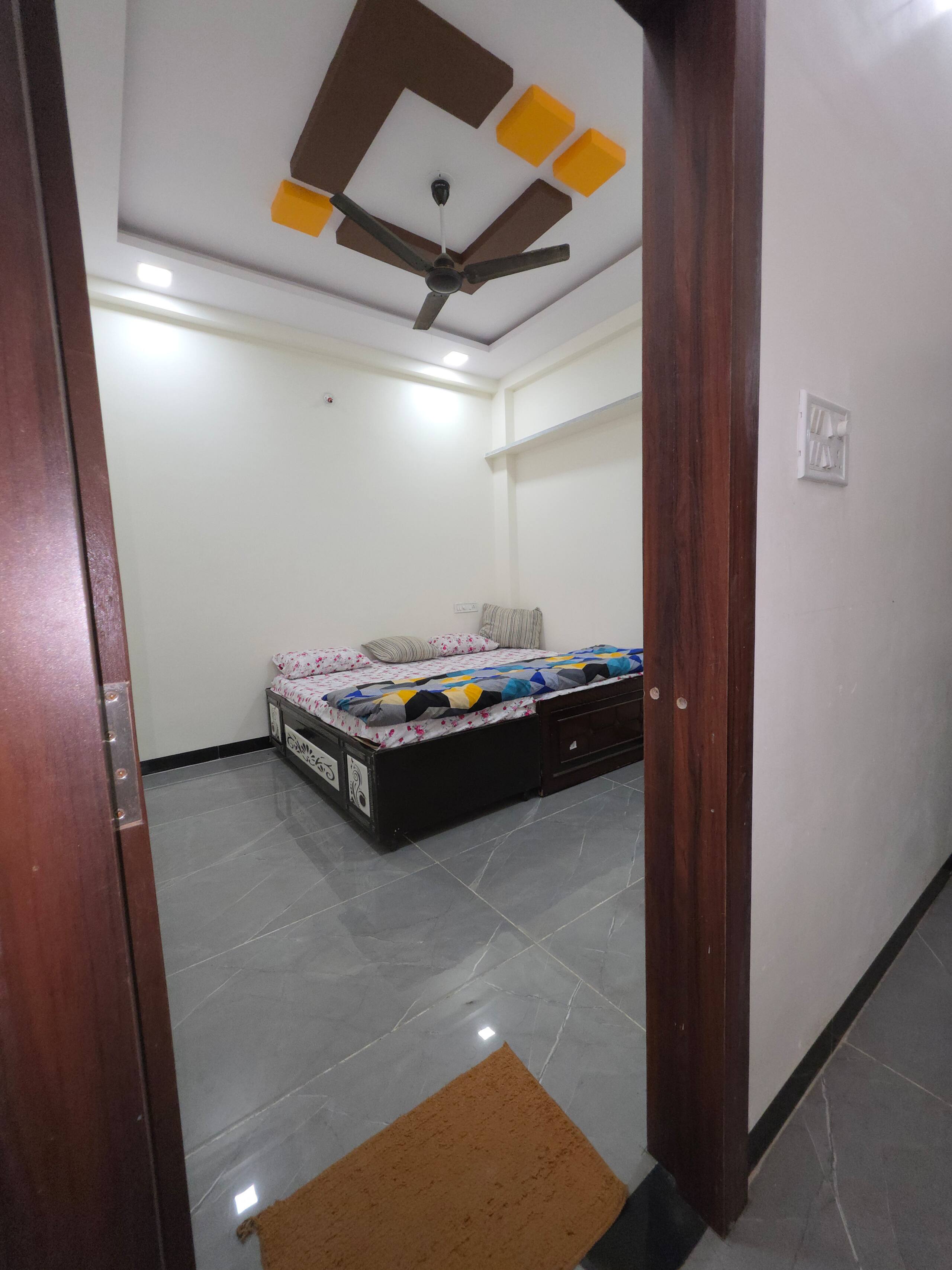 Affordable Comfortable Stay Near Mahakal - Tap to explore photos