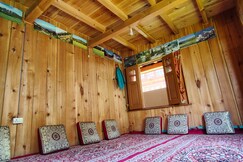 Sajad sarwar guest house shiekhpora Tulail 