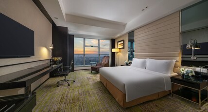 Holiday Inn Beijing Focus Square, an IHG Hotel Room Type - 1 King Standard SOHO View