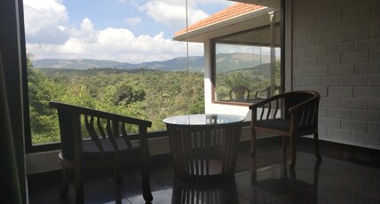 Humming Breeze Room Type - Mountain View room with 1 hour swimming pool access
