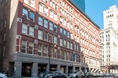 Photos of HI Chicago, The J. Ira and Nicki Harris Family Hostel