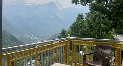 Cafe Kush Tosh And Stay Room Type - Premium with Mountain View Room