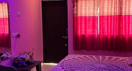 Dwarka Home stay Room Type - 3 bed AC room Economy