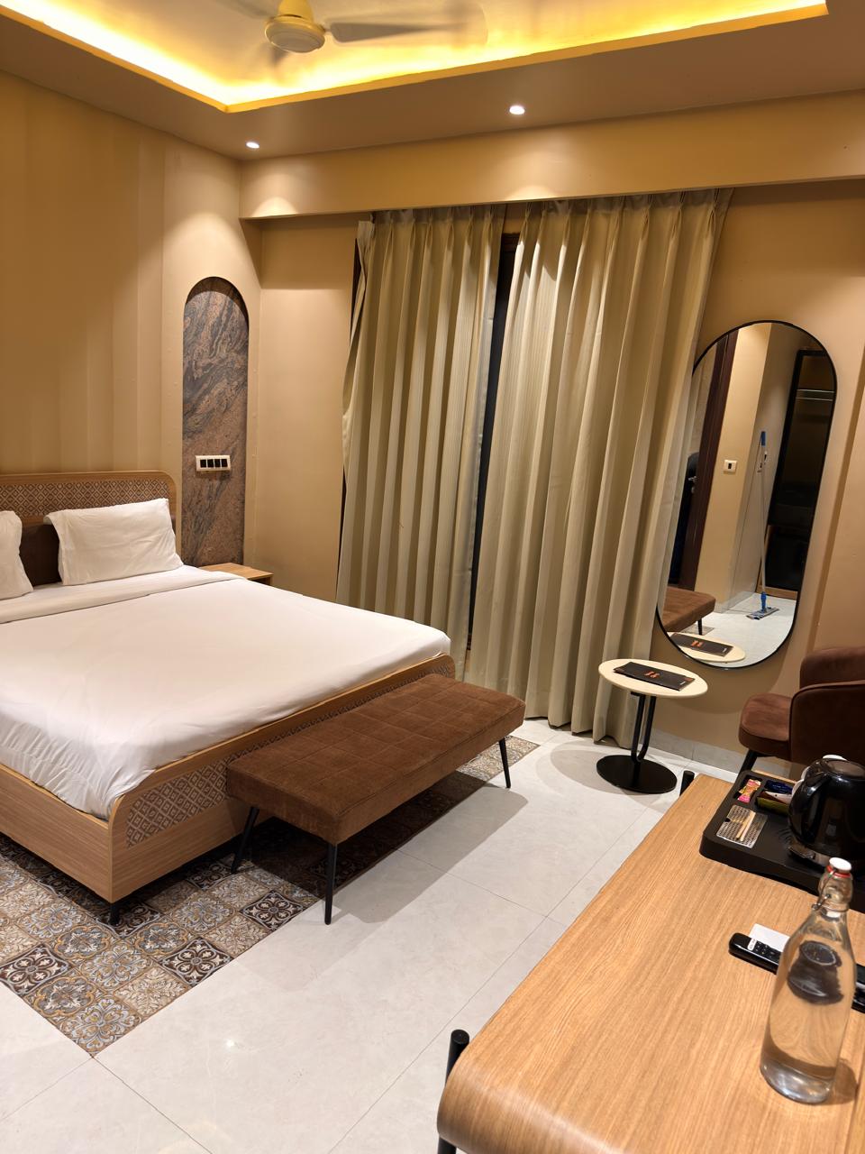 Saltstayz Premier Noida Sector 135 Expressway - Tap to explore photos
