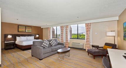 Doubletree by Hilton Whittier Los Angeles Room Type - 1 KING BED JUNIOR SUITE