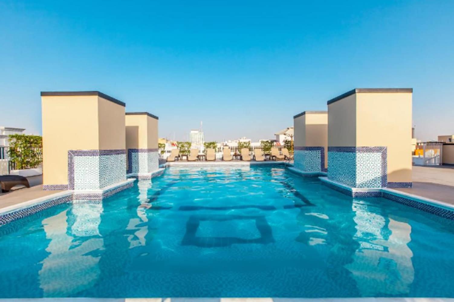 Golden Sands Hotel Apartments Bur Dubai - Tap to explore photos